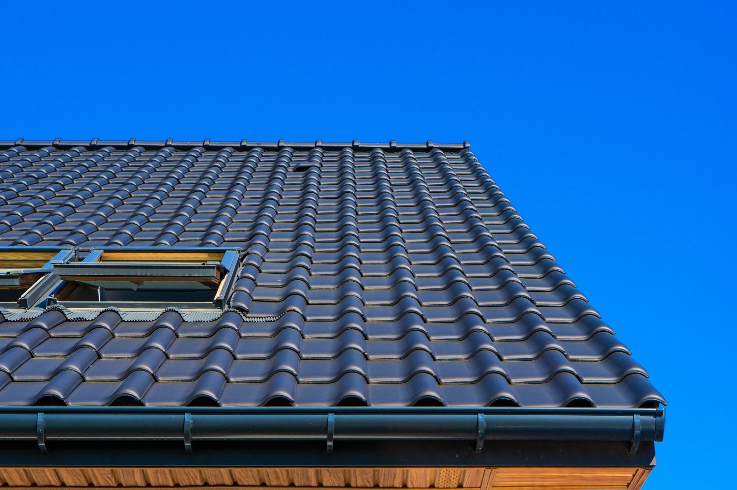 Toiture tuiles foncées